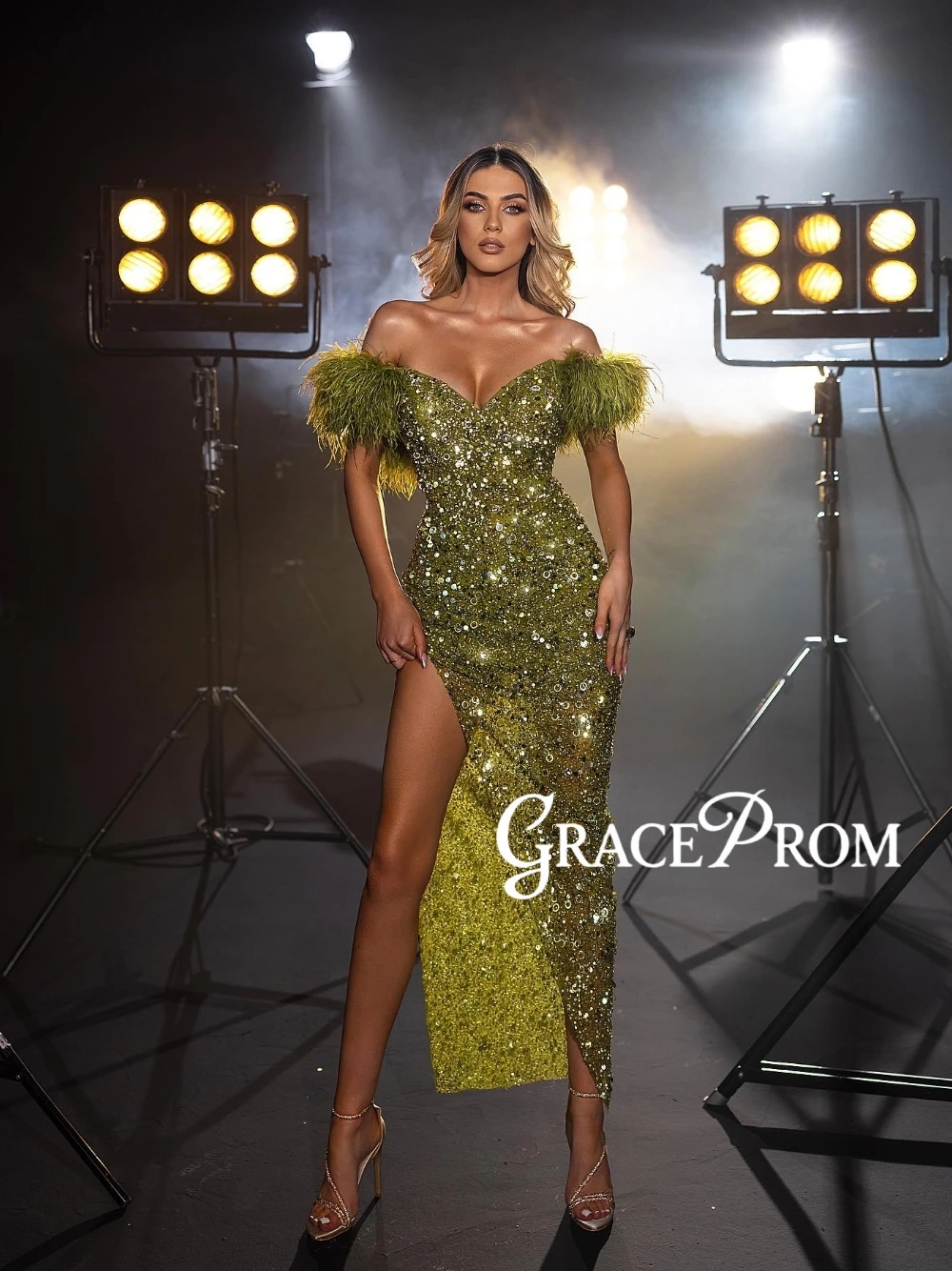 

GRACEPROM Green Dazzling Straight Evening Dress Feathered Off Shoulder Sexy High Slit Delicate Customized Cocktail Gown