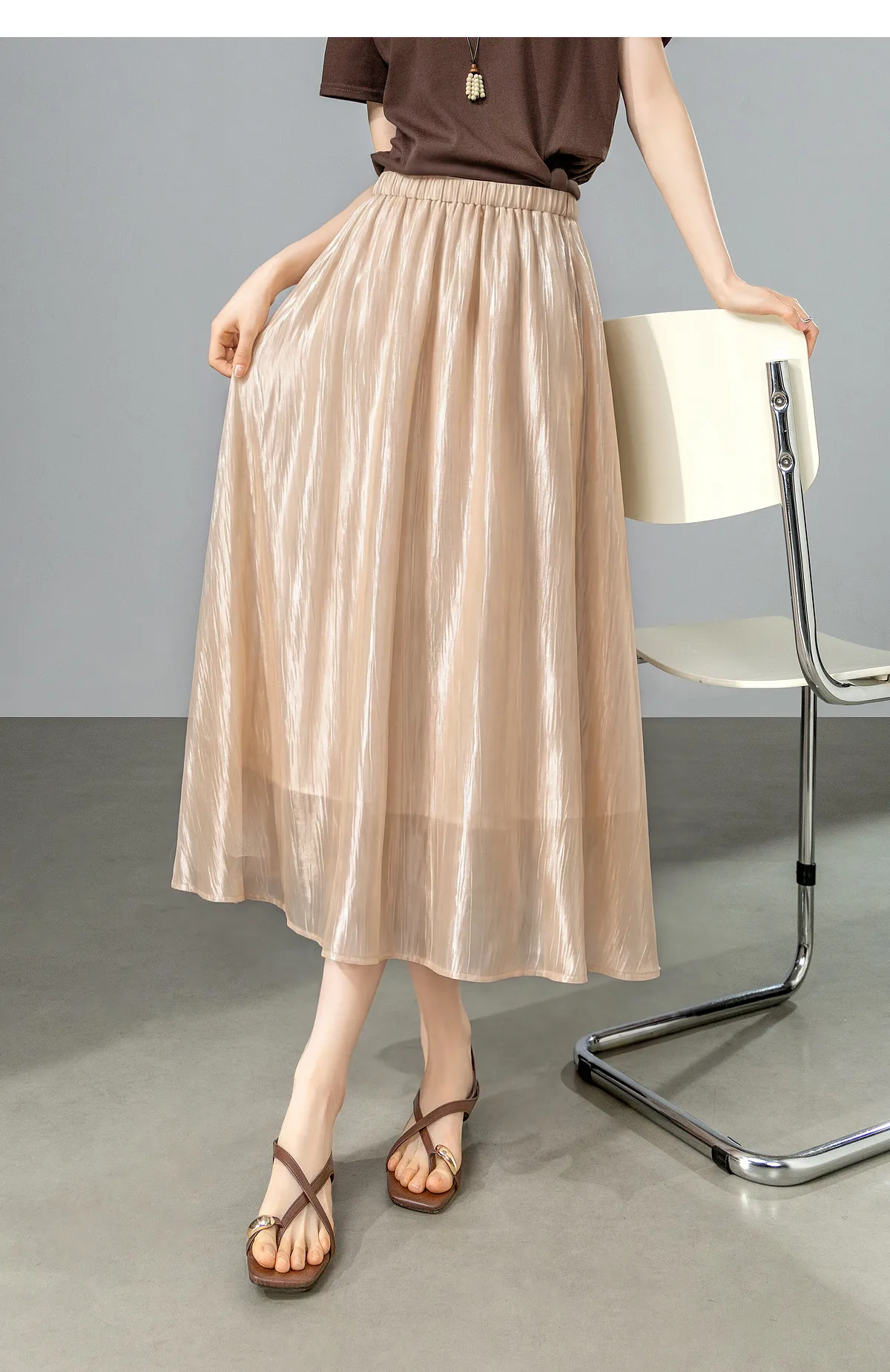 SENTUBILA Eleganter Satin-Plissee-Midirock für Damen, Sommer 2026, elastische Taille, glänzende Textur, fließender Rock für den Alltag 162QG6653 – Detail 32
