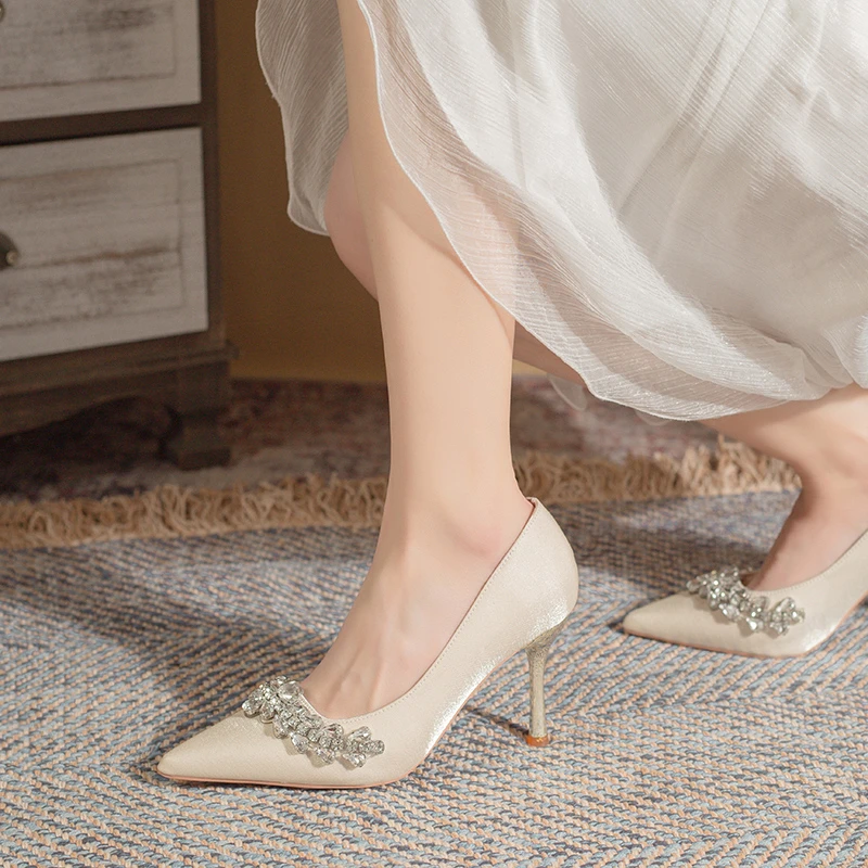 جديد أشار تو الانزلاق على حجر الراين عالية الكعب الربيع والخريف مزاجه خنجر حذاء واحد