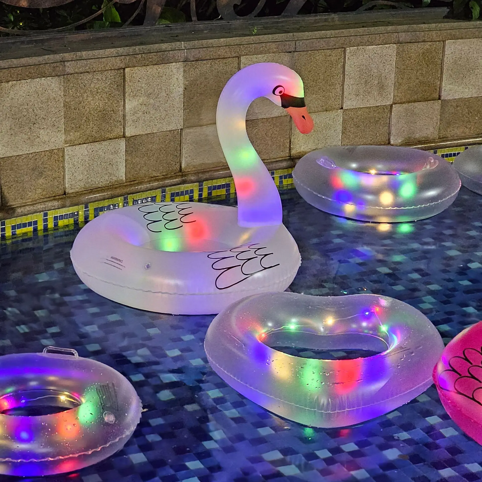 LED Herz Schwimmbad Schwimmer Liegen Rohr Wasser Spaß Strand Party Spielzeug für Kinder Sommer Strand aufblasbare Schwimm röhre mit Lichtern