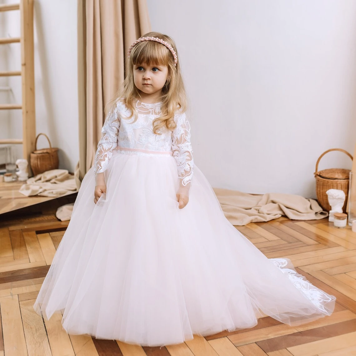 

Vintage Tulle Flower Girl Dresses Lace Appliqued Little Girls Birthday Party Gowns Princess Long Sleeves First Communion Dresses