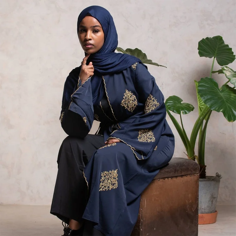 Moda nueva ropa de mujer musulmana línea de oro máquina de posicionamiento bordado cárdigan Dubai bata Kimono Abaya