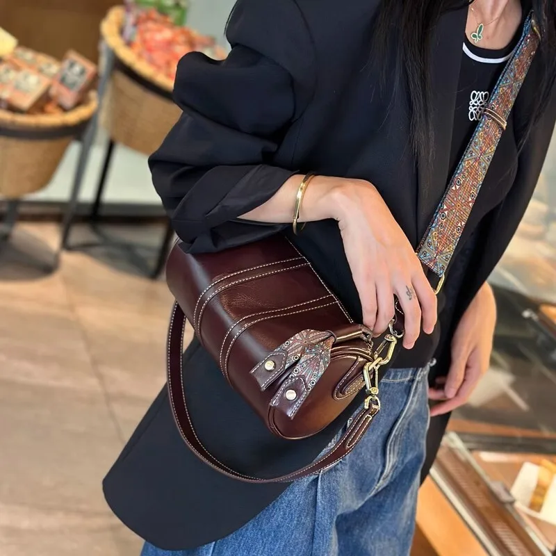 

Women's New High-End Sense, Niche Shoulder Cylindrical Small Bag