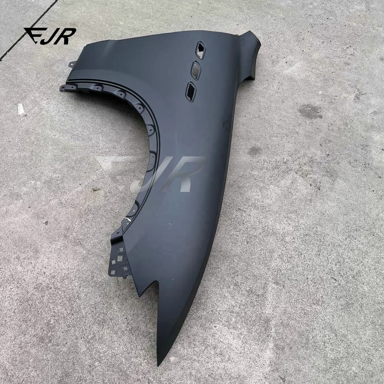 الجبهة لمازيراتي ليفانتي OEM 673005578 قطع غيار السيارات عالية الجودة