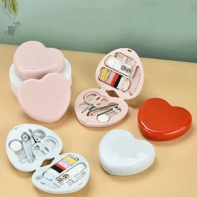 Przenośny podróżny mini zestaw do szycia Przyciski Szpilki Pudełka do przechowywania Ręcznie robione narzędzia do szycia DIY Nożyczki Naparstek Nici igłowe Zestaw pudełek