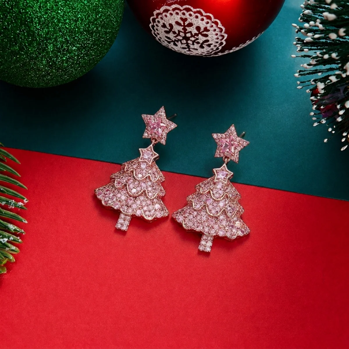 Glitzerndes, vollrosa Strass-Weihnachtsbaum-Halsketten- und Ohrring-Set für Damen, zartes, süßes Stern-Weihnachtsbaum-Schmuckset für Neujahr. – Detail 23