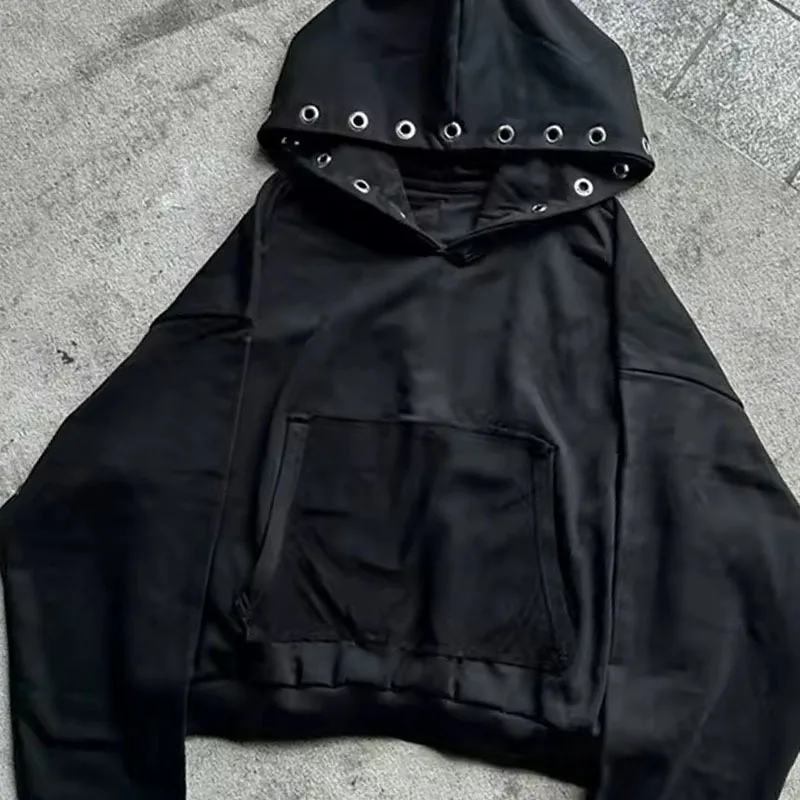 سويت شيرت بغطاء للرأس بأكمام طويلة مع سترة Y2K سوداء اللون مزخرفة بشكل مثقوب