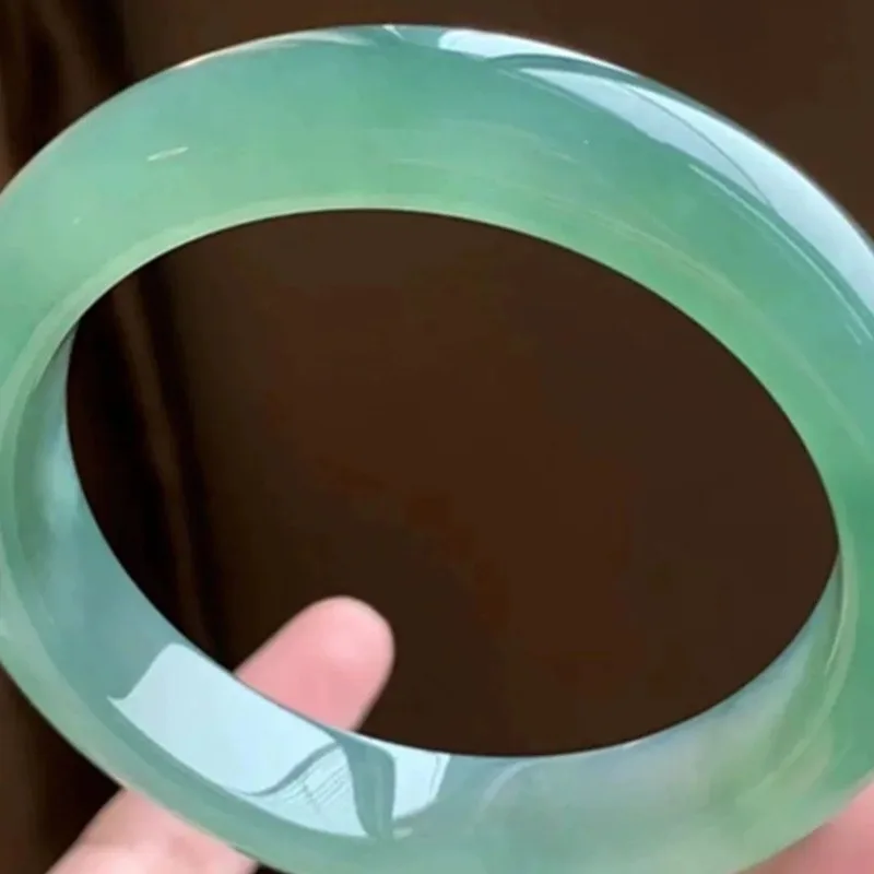 Oil- jadeite bracelet, ice-type old mine jade, full , elegant refined, with floating and light green tones,