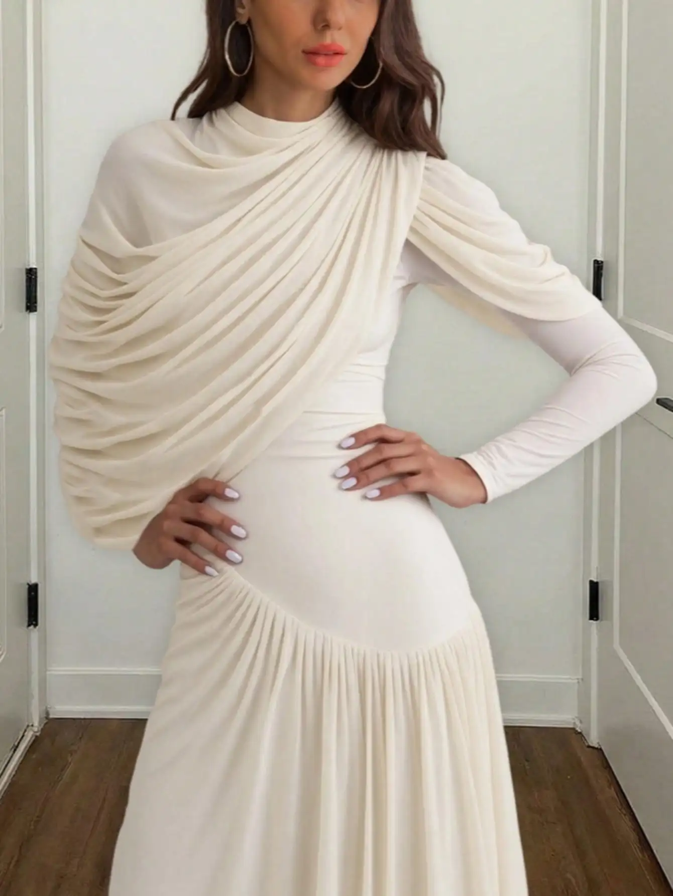 Gaun Maxi Elegan Berlipit Tak Beraturan Transparan