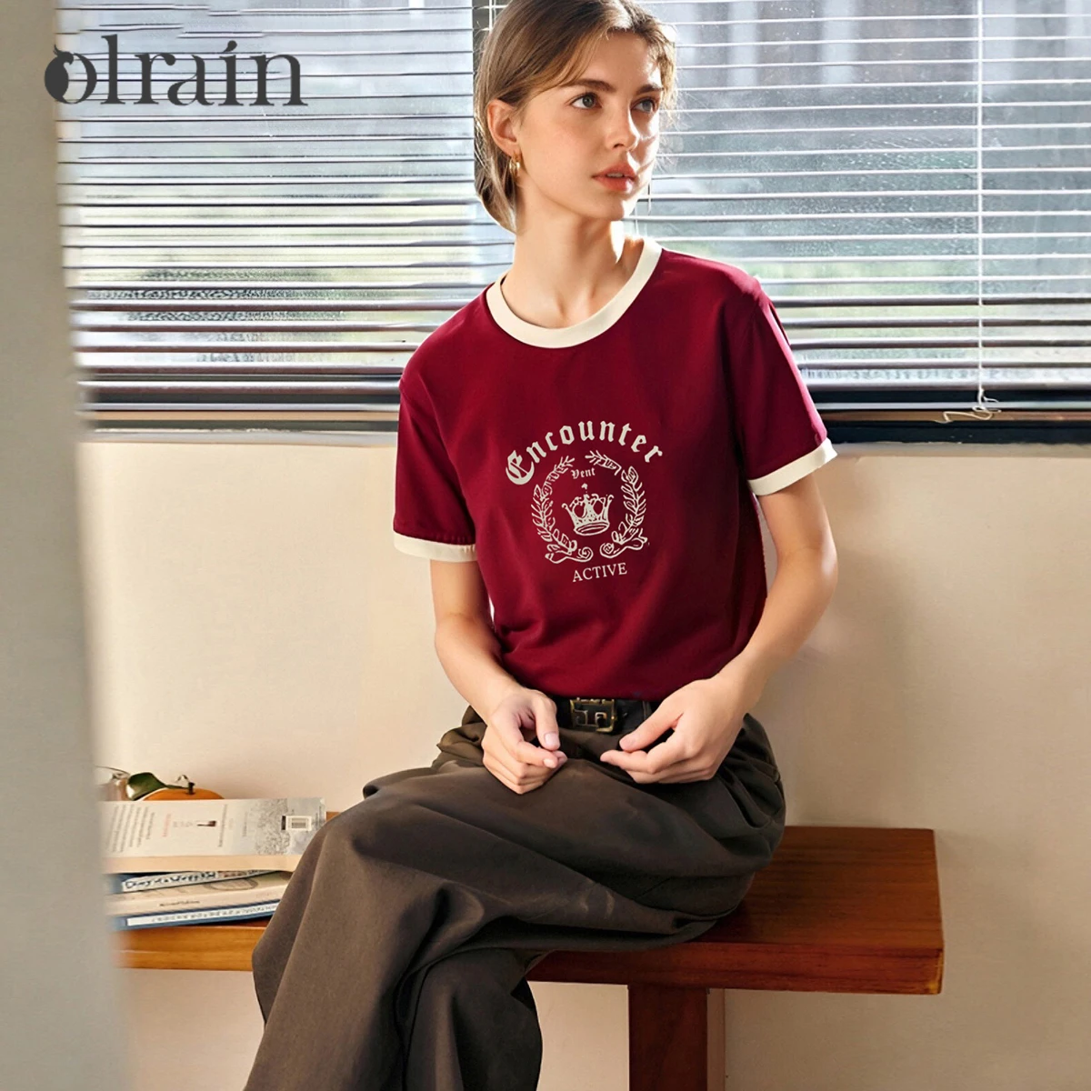

OLrain Women's Short Sleeve Graphic T-Shirt Summer Tees 2025 American Retro Contrast Crew Neck Red Top Woman Clothing O57XT98985