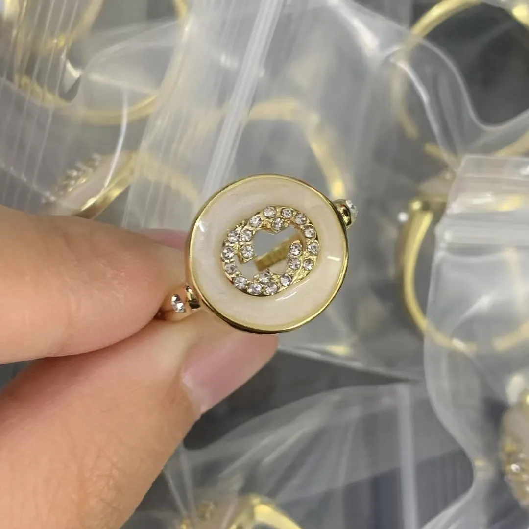 خاتم كلاسيكي كلاسيكي 2025 بحروف مزدوجة، مجوهرات نسائية عصرية، هدية حلوة لها