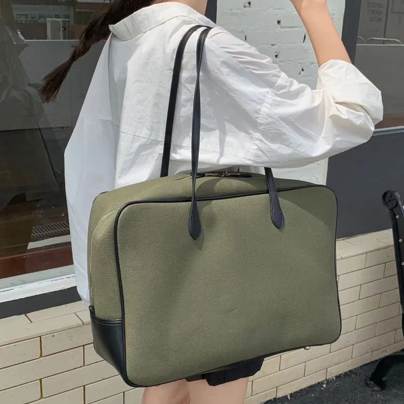 Sacos de lona de grande capacidade para mulheres bolsas de designer de luxo e bolsas 2024 novo na caixa inferior rebite decoração alça superior bolsa de ombro de pano nas axilas alta qualidade Frete grátis Envio rápido