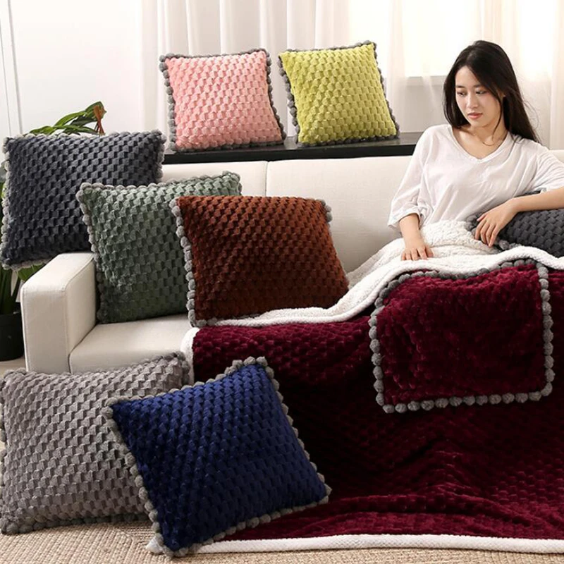 

Thickened Taffel Plush Detachable and Washable Blanket Portable Throw Pillow Autumn and Winter Quilt Used In Offices Bedroom