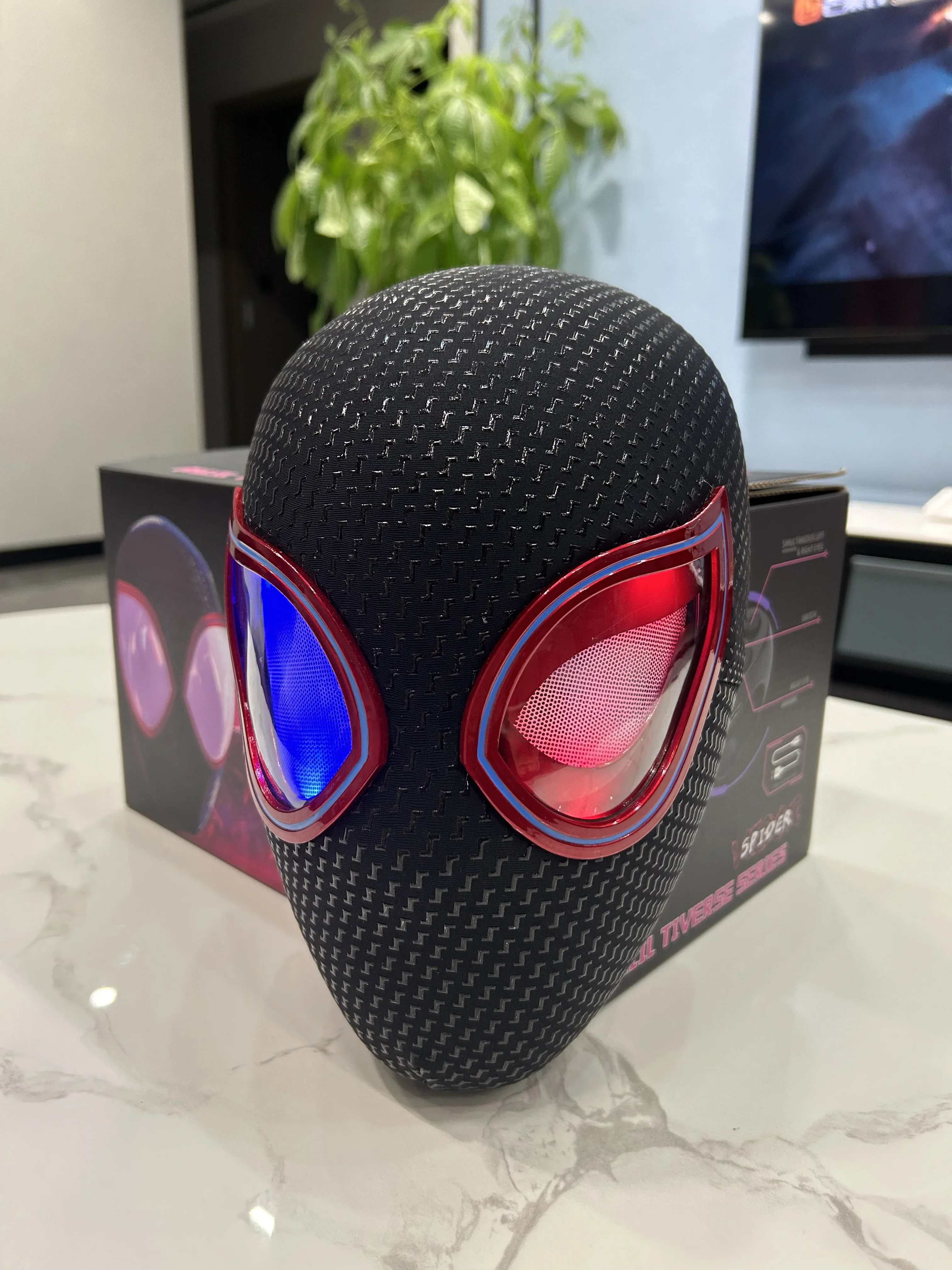 Anime Miles Spiderman Elektronische Maske Halloween Cosplay Kopfbedeckung Bewegliche Augen mit Licht 1:1 Fernbedienbare Maske Spielzeug Geschenke für Erwachsene – Detail 3