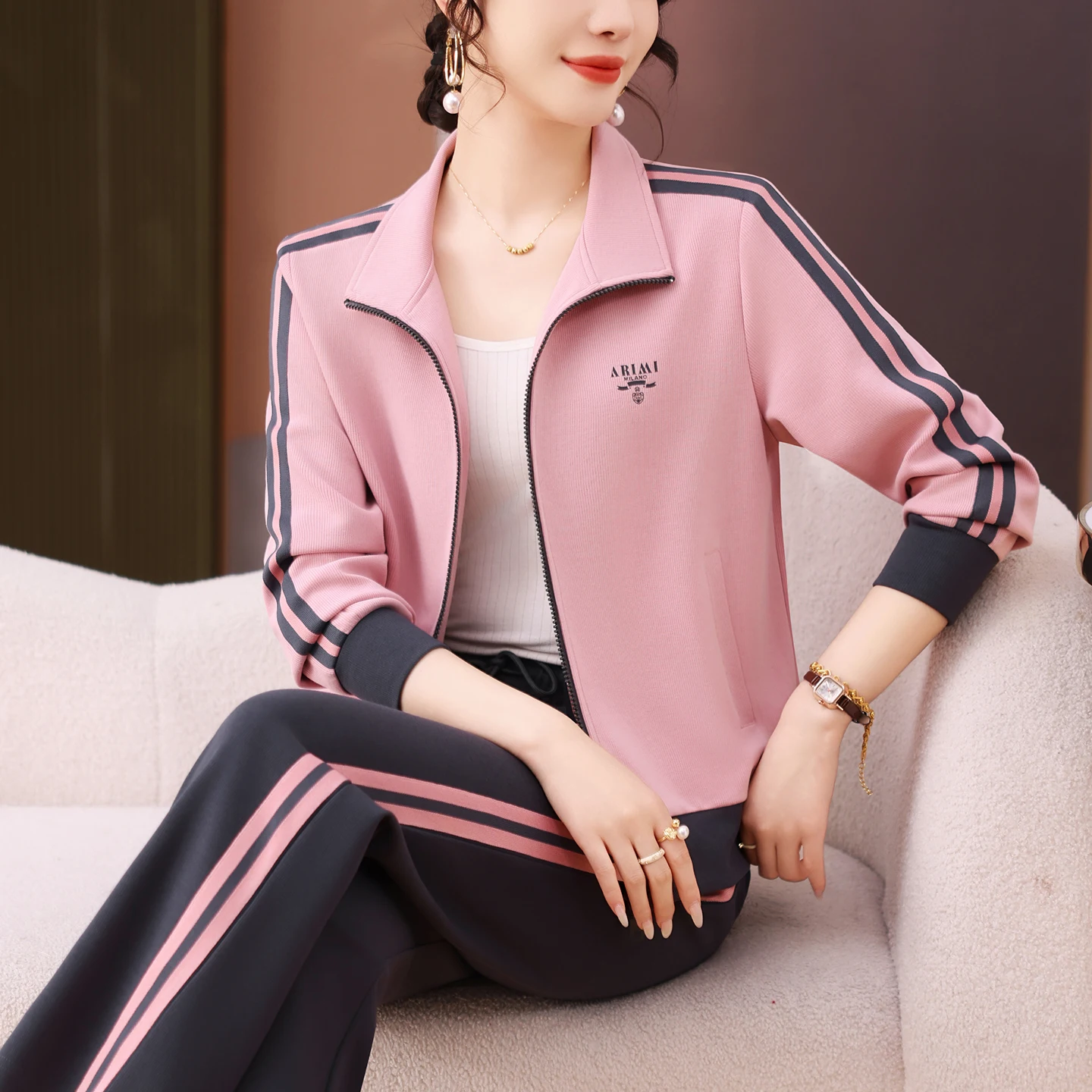 

Модный повседневный спортивный костюм для женщин среднего возраста, осенняя верхняя одежда больших размеров, высококачественный полиэстер, стандартный крой