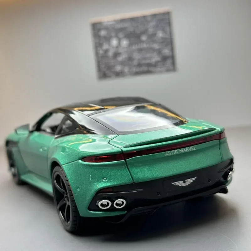 1:22 Aston Martin DBS Superlaggera Alloy Model Car Toy Diecasts Metal Casting Sound and Light Car Toys For Children