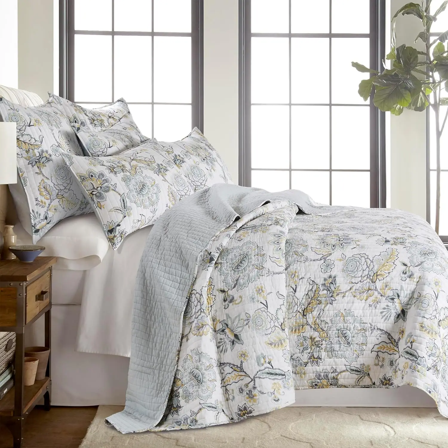 Ophelia Spa Quilt Set, Full, Queen Quilt, Two Standard Shams, 88x92in & Shams (20x26in.) Rayonne/Coton-Réversible