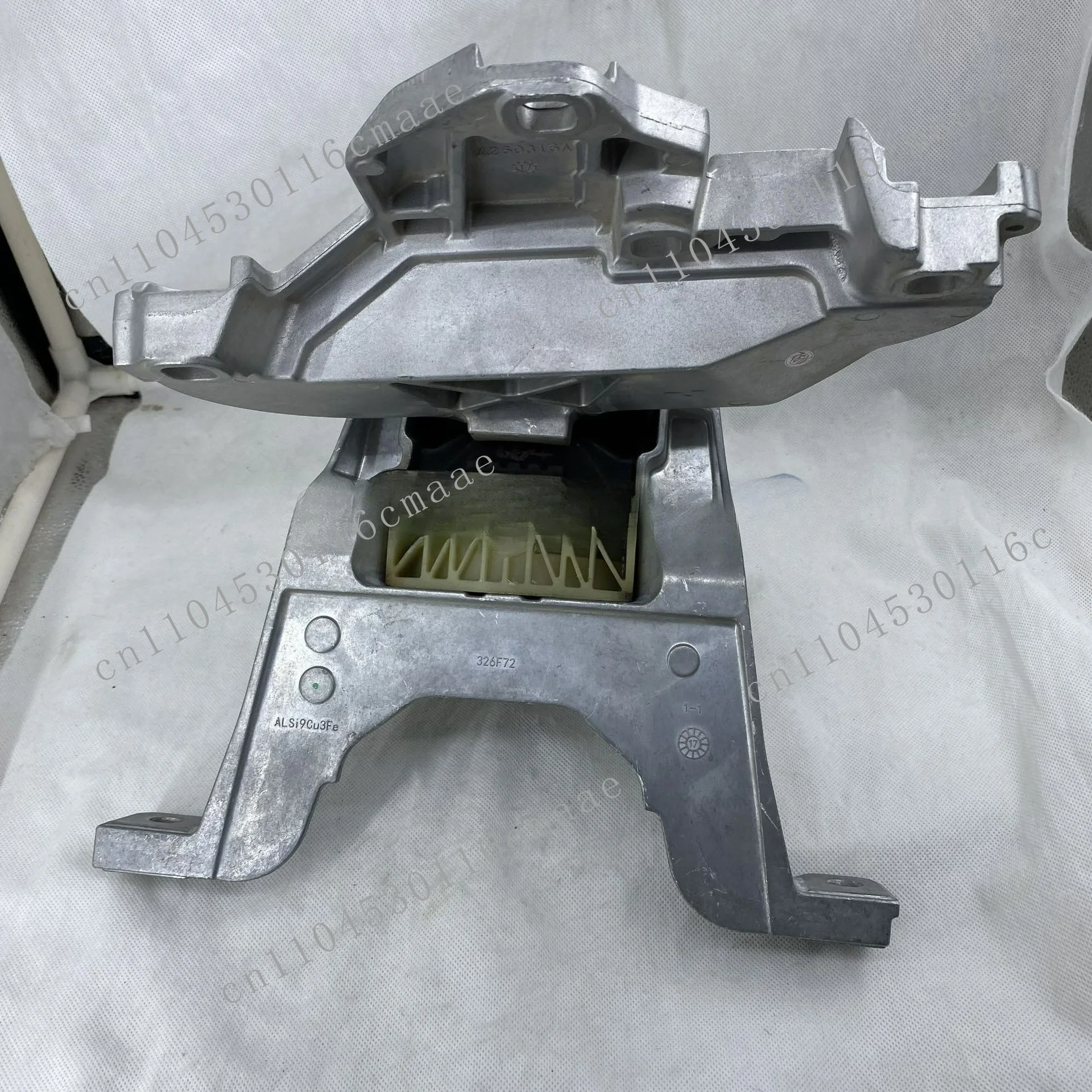 Suitable for W247 engine bracket 2472401600 New off the assembly line