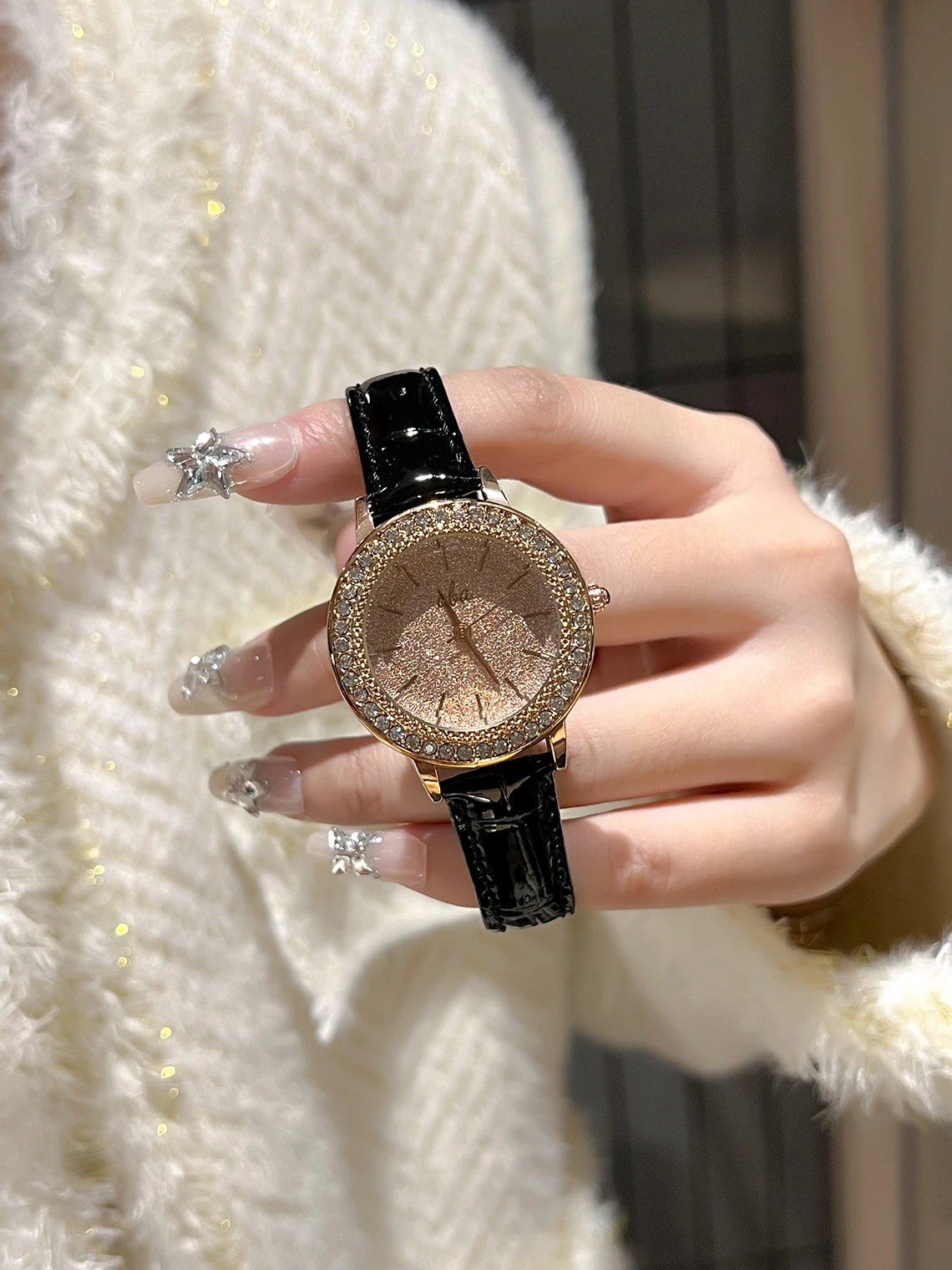 ساعة AIMANA Watch Full Diamond Plate Lady للبلدان الوسطى