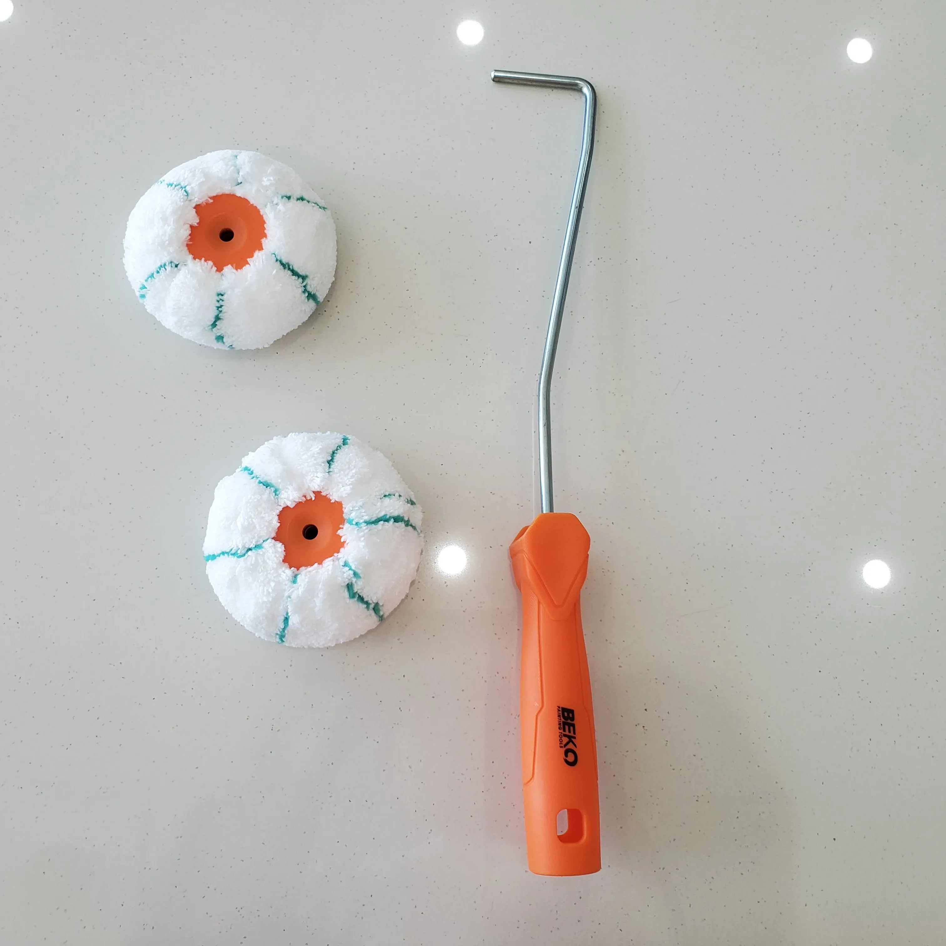 Pumpkin Shaped Corner Paint Roller with 1 Bracket and 2 Detachable Rollers, Easy to Operate and Saves Paint Material