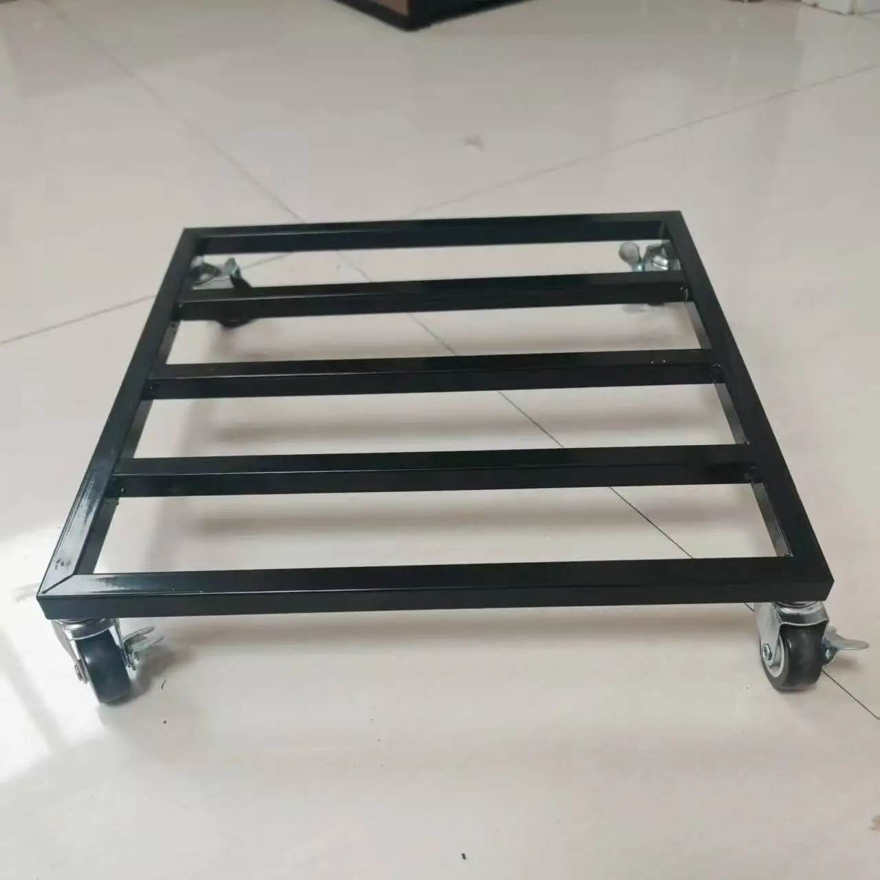 2026 Super-stable flower pot moving tray reinforced with moving tool with wheels and square shape, durable.