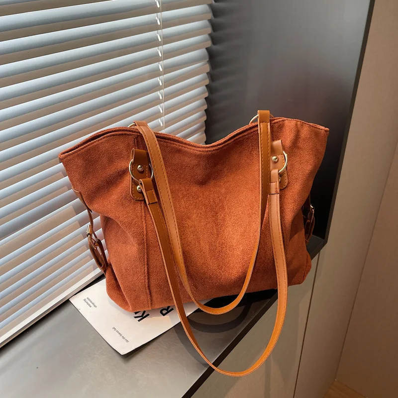 

2025 Autumn Winter Spacious Tote Bag, Vintage Soft Leather Shoulder Purse for Women, Luxe Crossbody, Minimalist Day to Night Bag