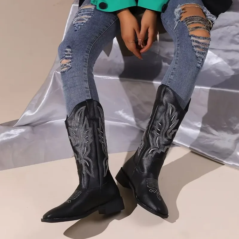 2024 Stivali da cowgirl genuini Chunky Botas Mujer Stivali da cowboy firmati di marca Ricama scarpe casual Stivaletti retrò cosacco