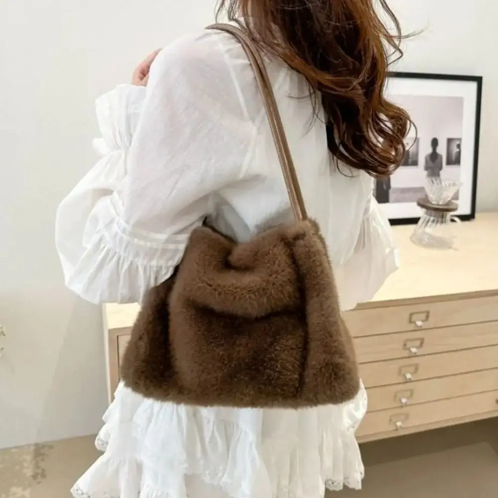 

Solid Color Plush Shoulder Bags with Magnetic Buckle Large Capacity Crossbody Bag Casual Fashion Plush Handbag Female Lady Girl