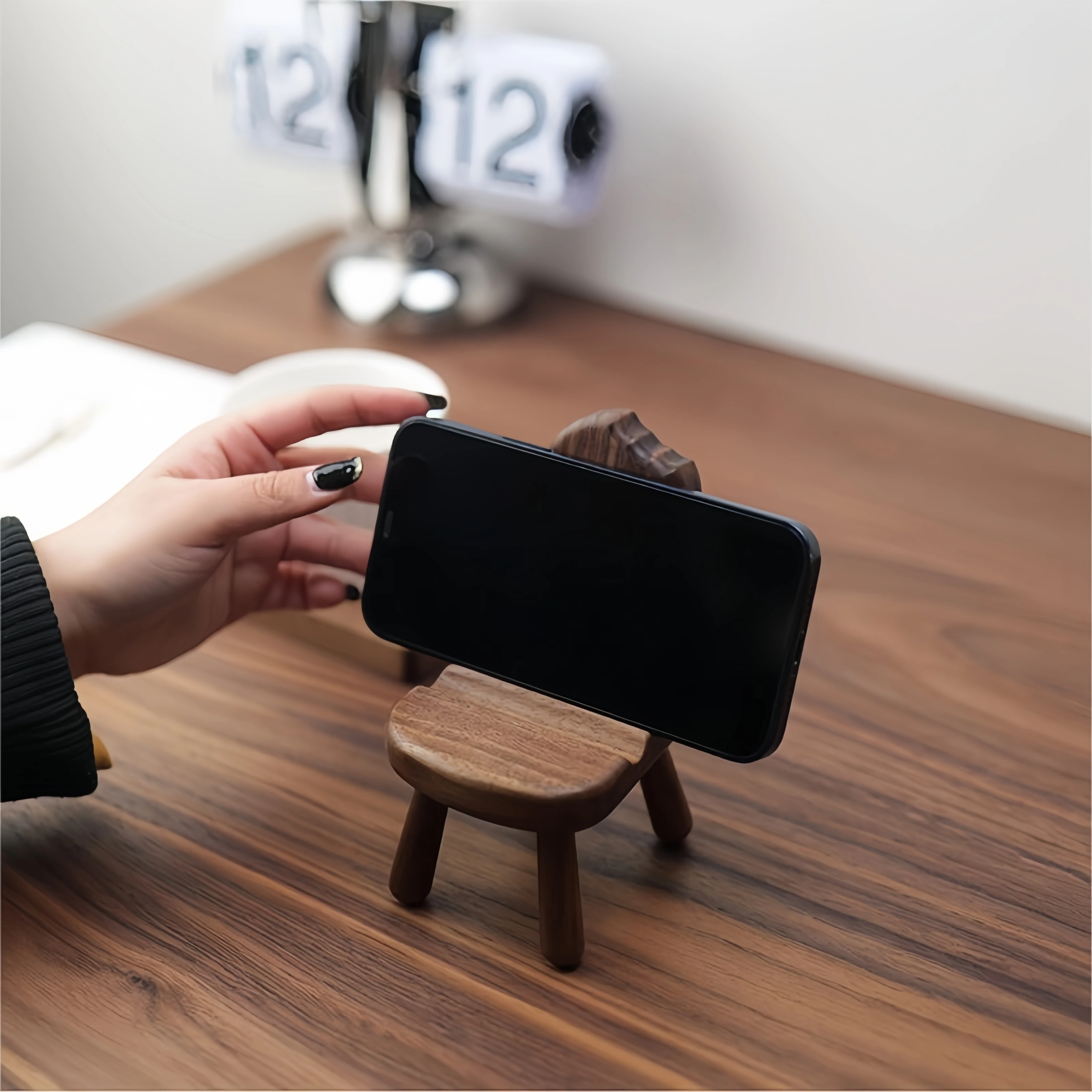 Natural Wooden Stool Cell Phone Holder Black Walnut Simple Desktop Holder Tablet Creative Cell Phone Base Solid Wood