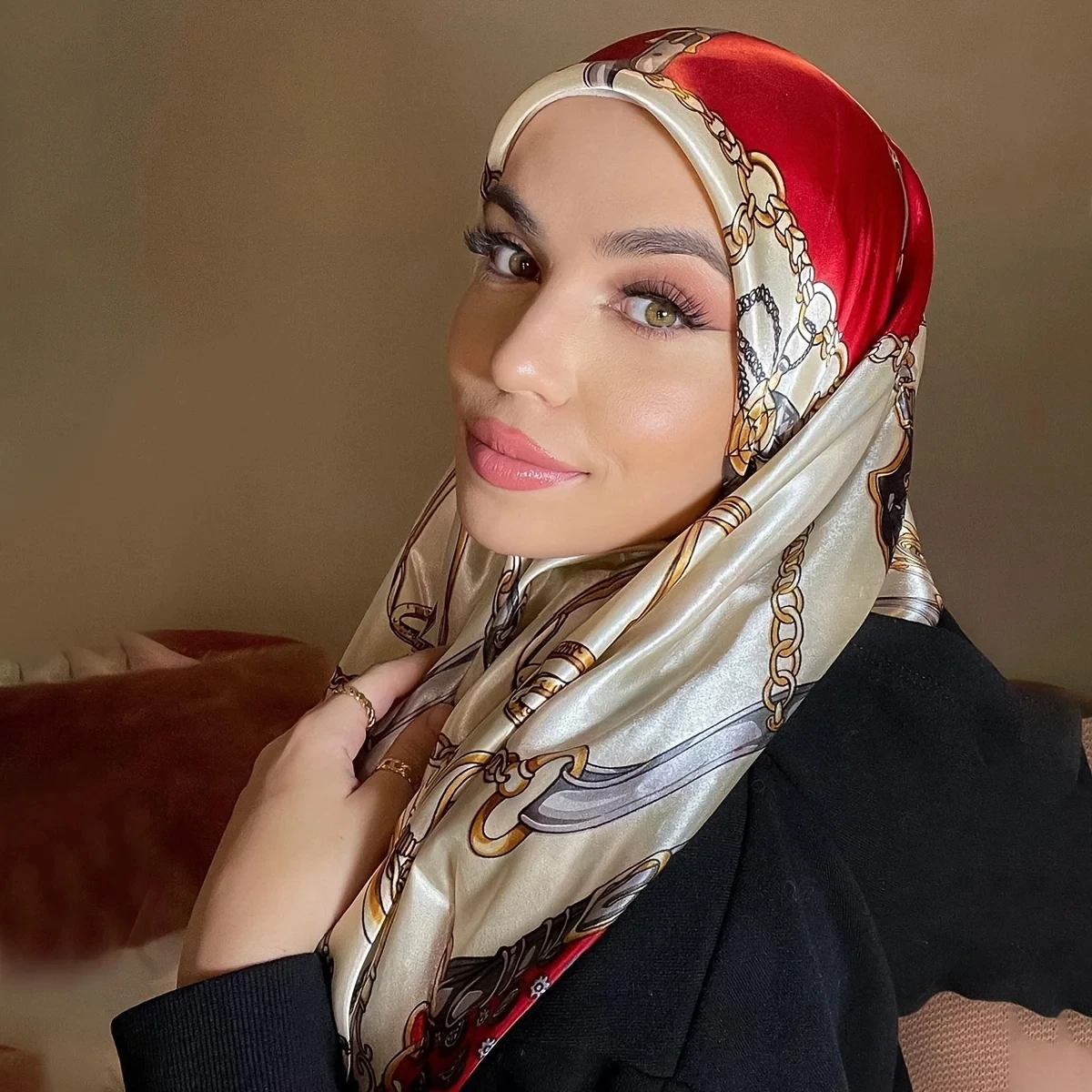 وشاح حجاب مربع مطبوع بسلسلة إسلامية ، حرير مقلد ، شال ساتان ، غلاف رأس واقي من الشمس مطابق ، علامة تجارية فاخرة