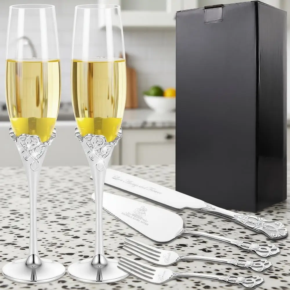 

Набор для свадебного торта: нож и лопатка для торта, фужеры для шампанского в форме сердца с надписями «Муж и жена», а также набор для резки торта или подарки для свадебного торжества/праздника.