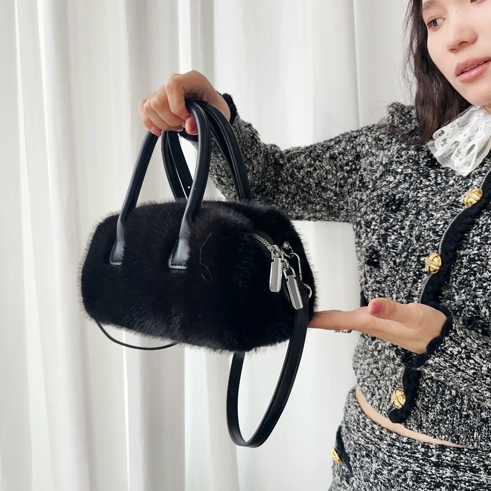 2025-new-autumn-winter-hairy-women-handbag-tote-bag-retro-faux-fur-design-tote-bag-shoulder-bag