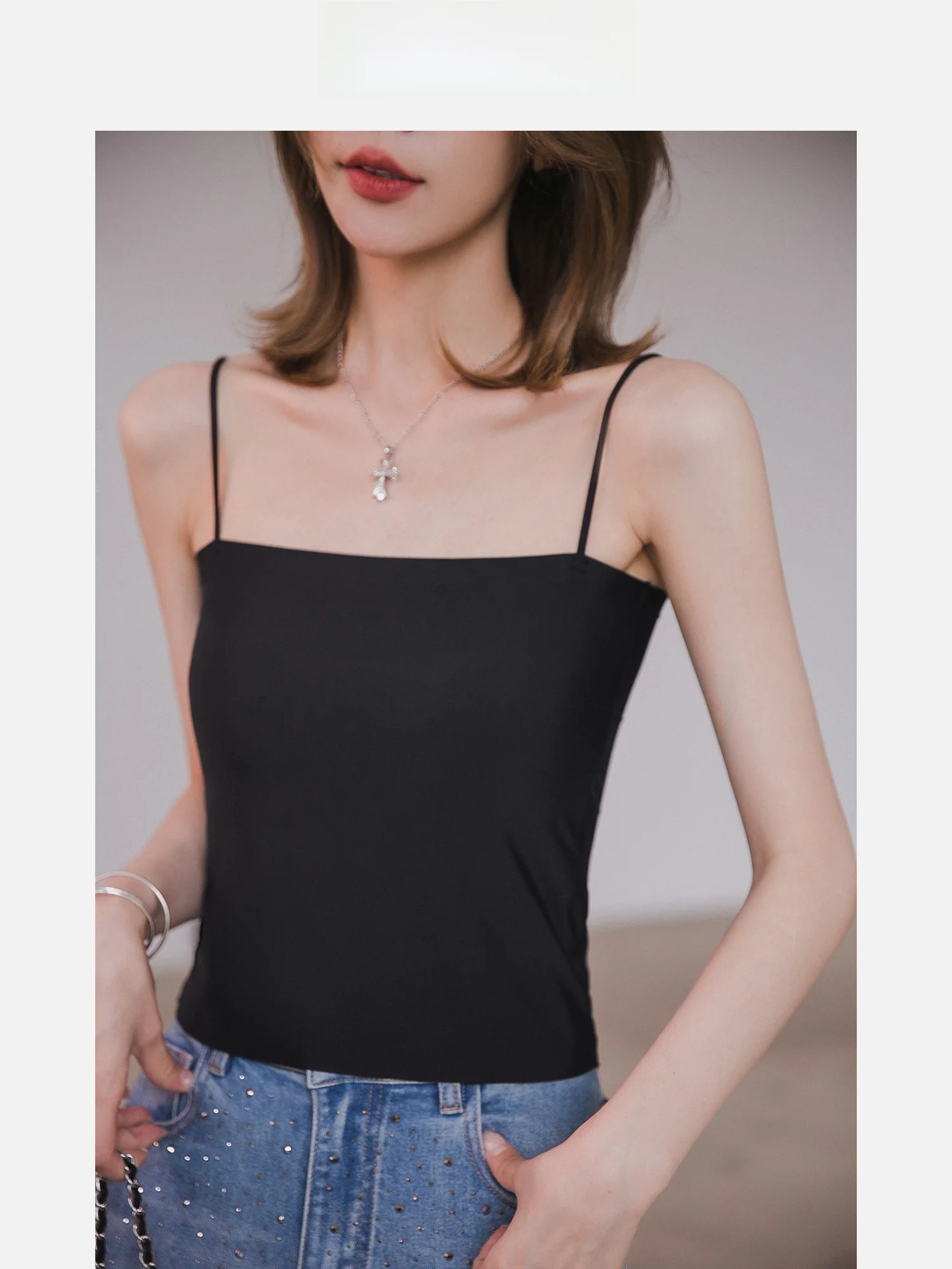 

Korean Comic Sle High Elastic Knitted Slim Fit Tank Top with Chest Pad oulder Strap Clothing for Women Summer Thin Model