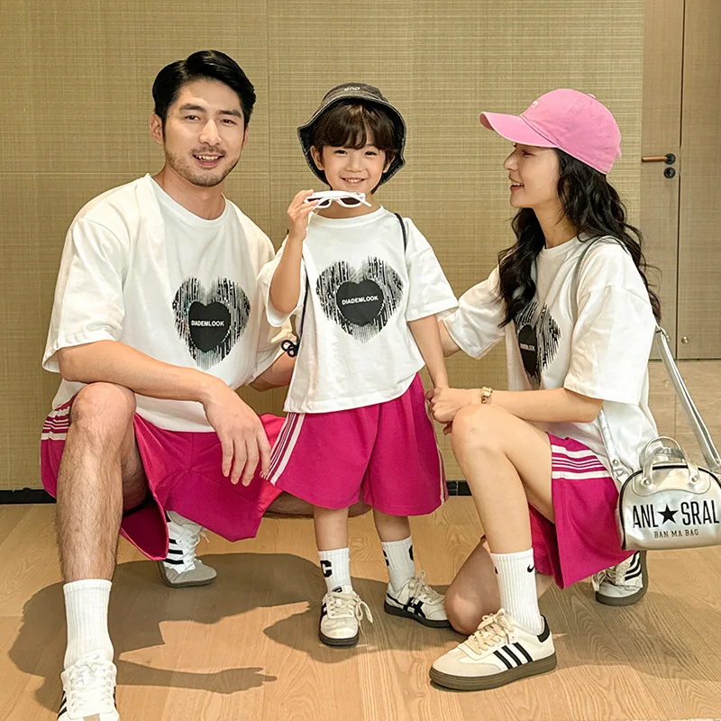 Heart Family Clothes 2024 Summer Dad Mom Dad and Son Daughter T Shirts Shorts Two Piece Outfits Korean Children Clothing Sets