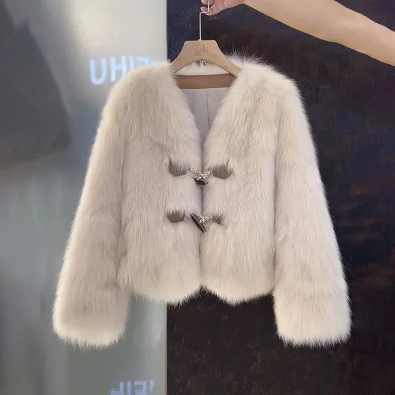 Cold And High-End Environmentally Friendly Fur Top For Women In The Autumn And Winter Of 2025 New Cow Horn Button Short Style