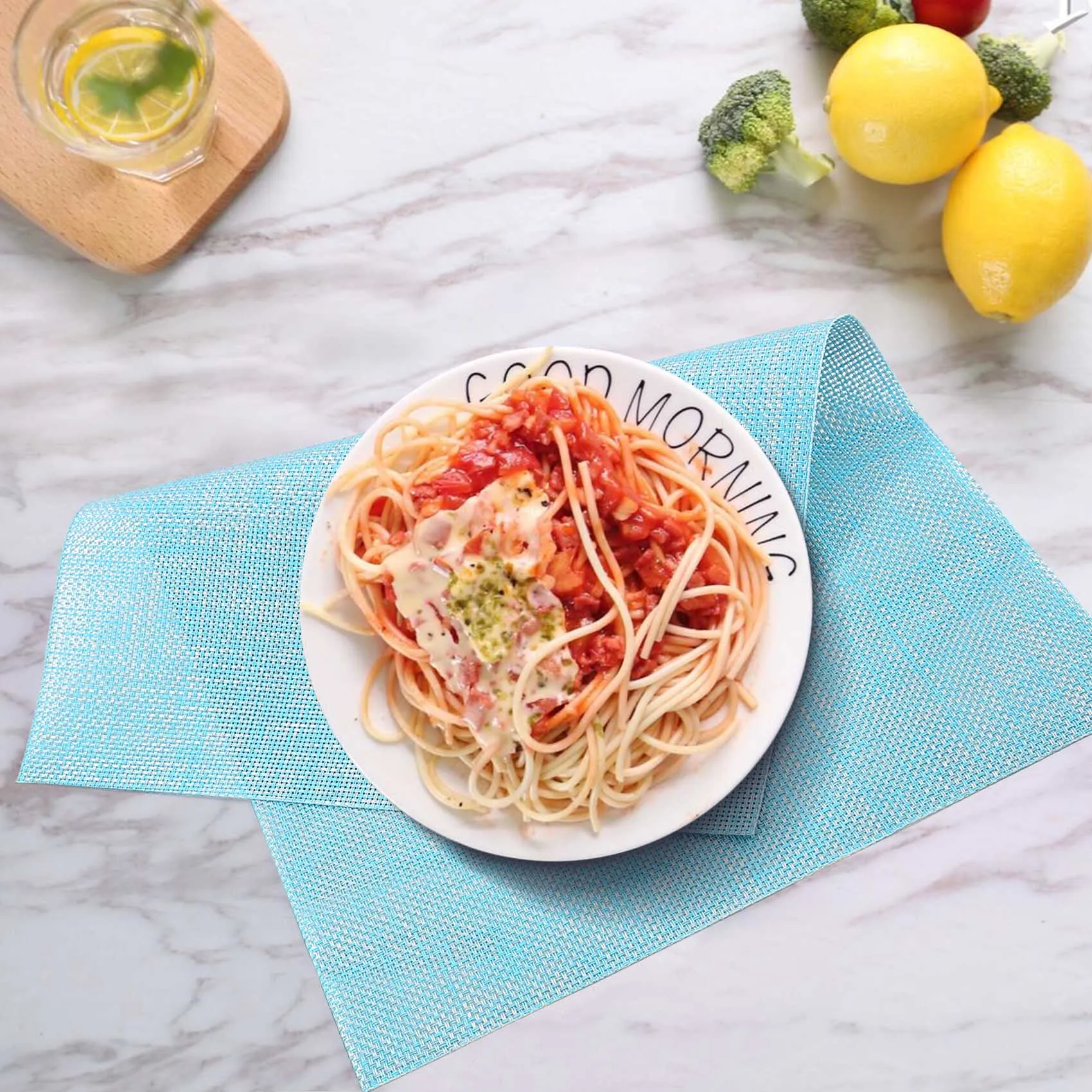 مجموعة مفارش طاولة زرقاء مكونة من 6 قطع غير قابلة للانزلاق وسهلة التنظيف وقابلة للمسح منسوجة من الفينيل وقابلة للغسل