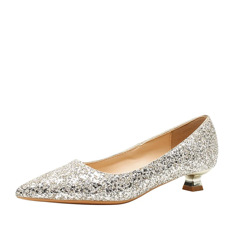 Maat 34-41 Rode Lage Hakken Dames Naaldhak Trouwschoenen Vrouwen Puntige Neus Mode Sexy Elegante Bruid Pumps Goud