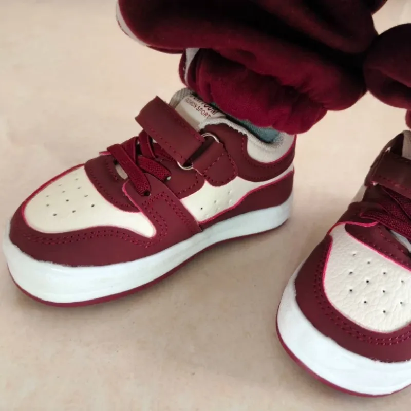 Boys' walking shoes, 2026 autumn new style, children's leather sports shoes, girls' low cut casual board shoes 16-30