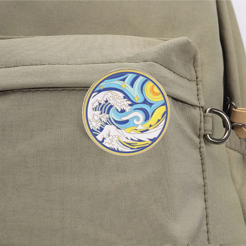 Japanisches Naturmotiv, Emaille-Anstecker, Berg- und Meeresmotiv, Anstecknadeln, japanischer Kunstdesign-Stil, Metall-Anstecker zur Dekoration von Taschen und Jacken. – Detail 2