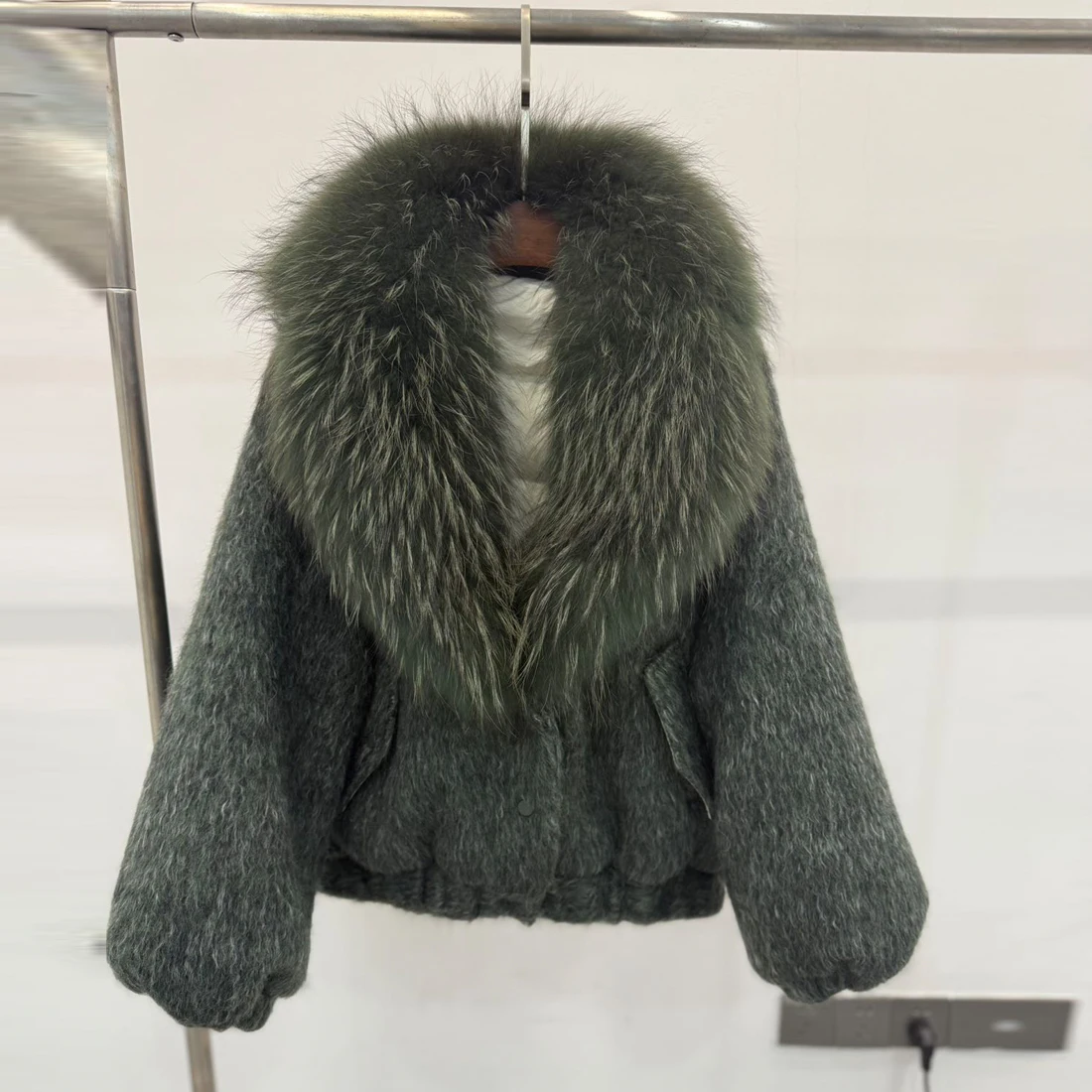 2025 New Women's ort Puffer Jaet Thiened Warm Coat with Large Fur Collar Loose Fit Faionable Woolen Ni Leather