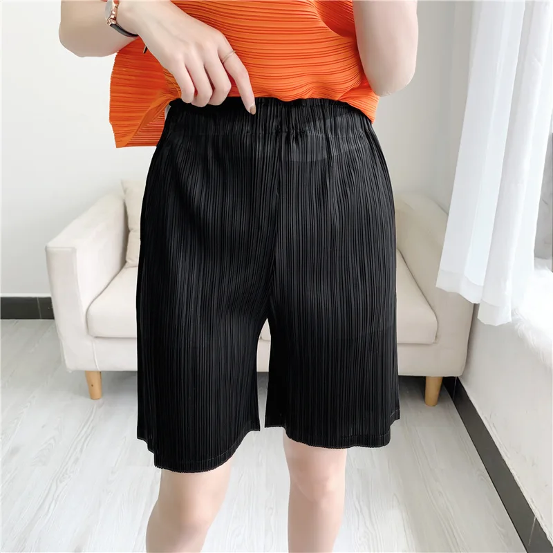 Miyake Pleated Shorts Women's Casual Straight Leg Five Quarter Pants High Waisted Pants Look Slim, Versatile and Comfortable