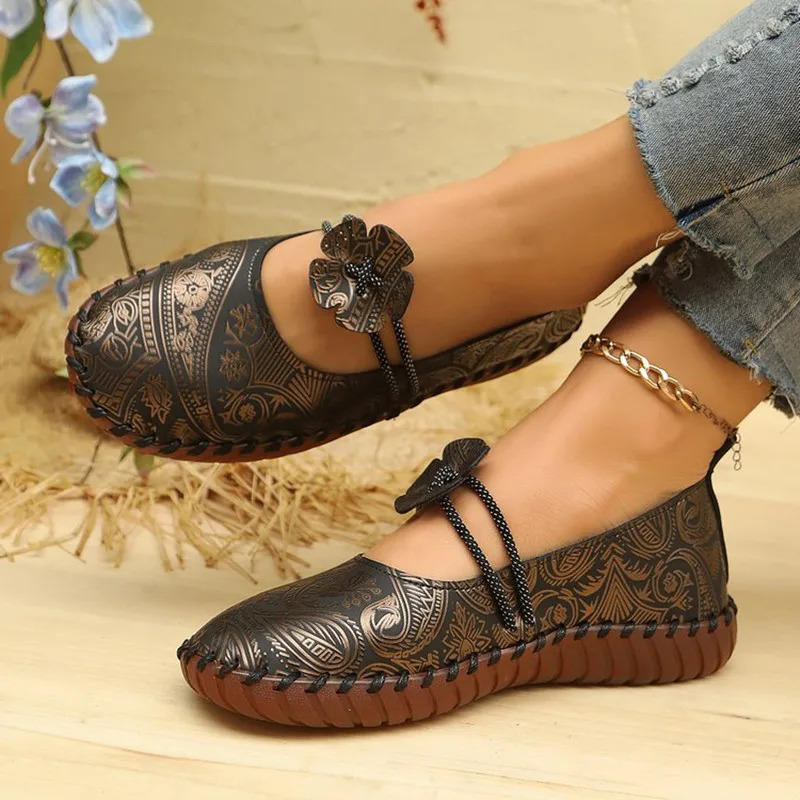 รองเท้าผ้าใบผู้หญิงปี 2026 ดีไซน์หรูหรา ปักลายสวยงาม สวมใส่สบาย แบรนด์แฟชั่น รองเท้าผ้าใบสำหรับงานปาร์ตี้ รองเท้าส้นเตี้ยสำหรับผู้หญิง