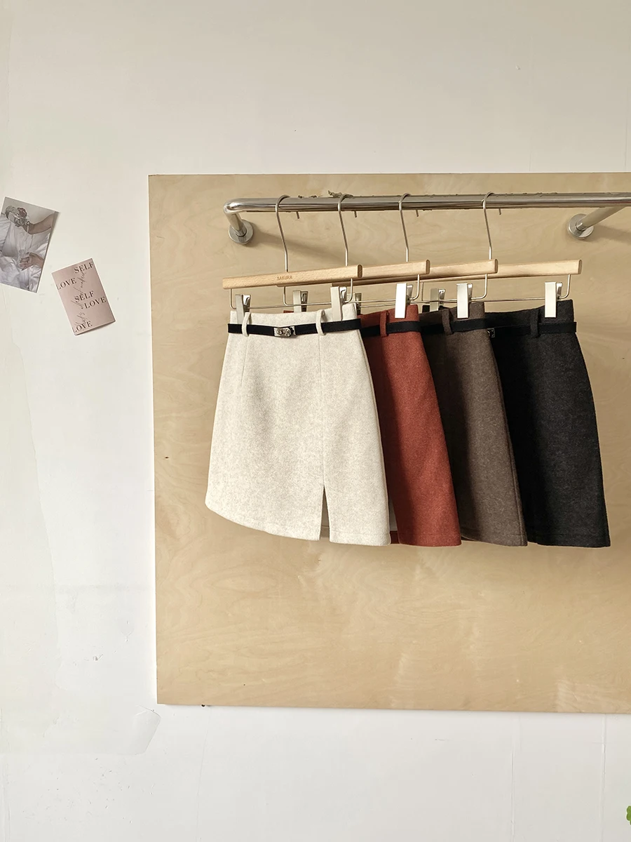Winter 2025 High Waist A-Line  Skirt Women's Fashionable Simple Match Woolen Short Skirt Slimming Anti-Light Commute