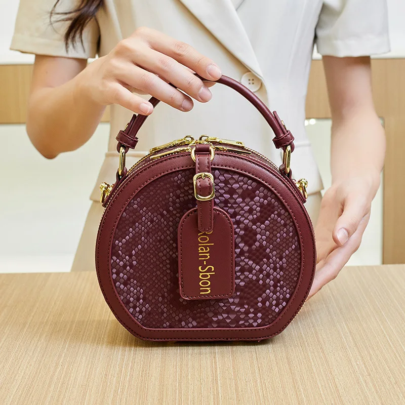 

2025 niche design retro handbag for women, versatile round cake bag, multi compartment large capacity shoulder bag, crossbody ba