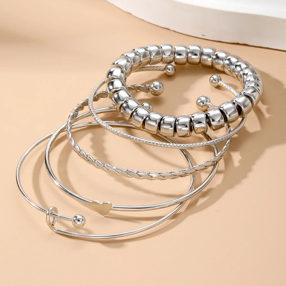 5‑Pcs Stretchy Elastic Cord Bracelet Set for Women, Trendy Unique Heart‑Shape Charm Wrist Jewelry, Stackable Daily Party Wear Accessory, Ideal Gift for Her