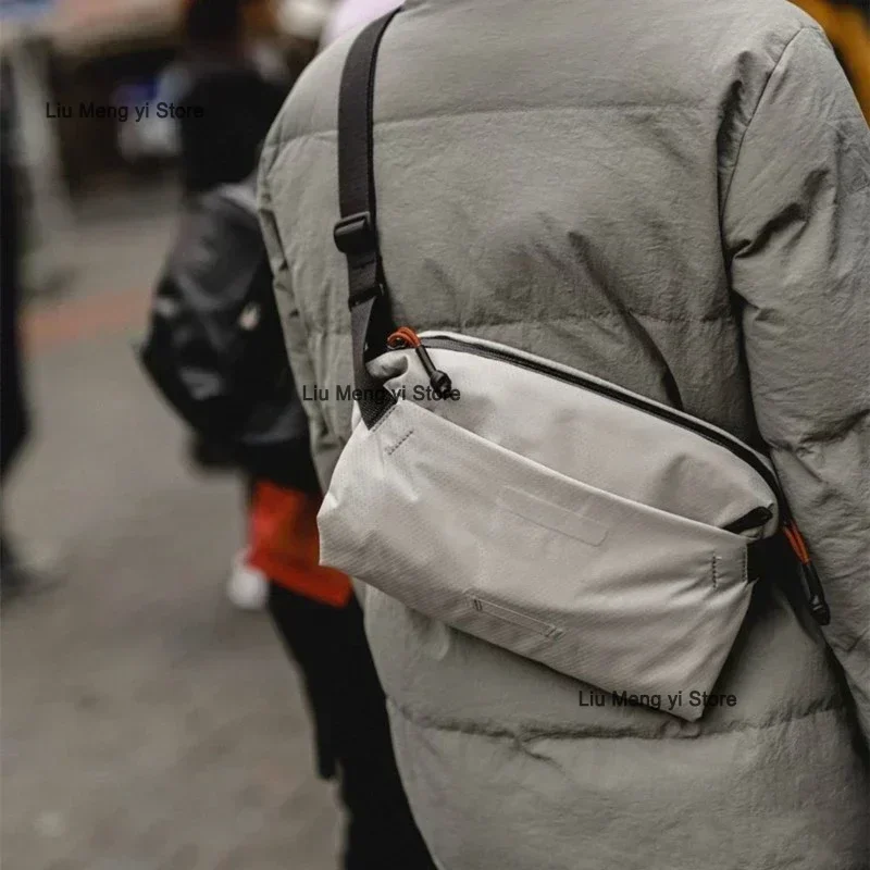 Marca de moda 2025, nuevo bolso de pecho ligero, bolso de hombro al aire libre, bolso cruzado informal para hombres y mujeres