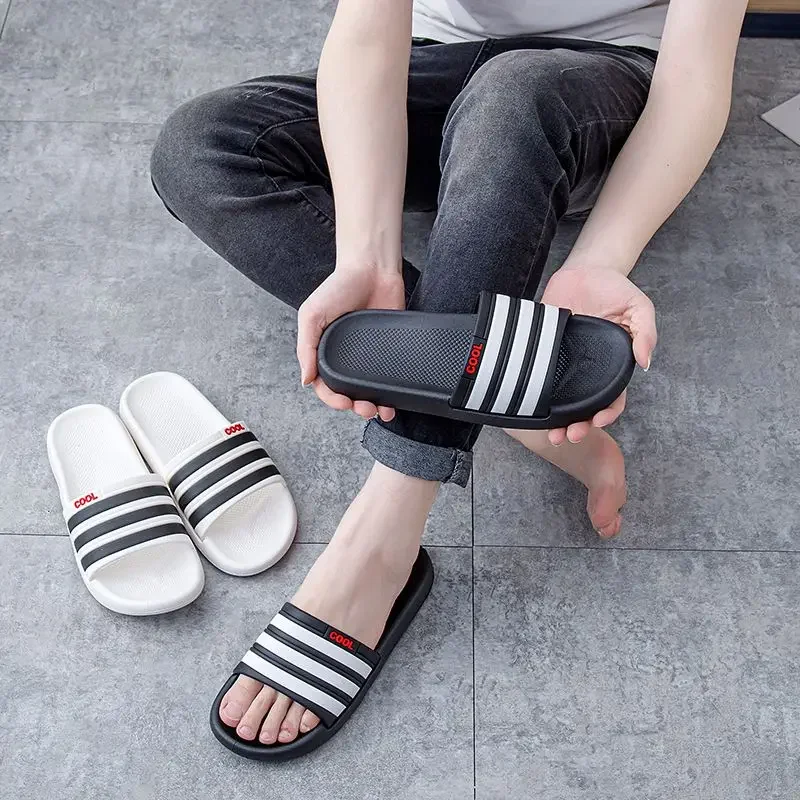 Non-Slip and Wear-Resistant Men's Slippers for Student Dormitory Use