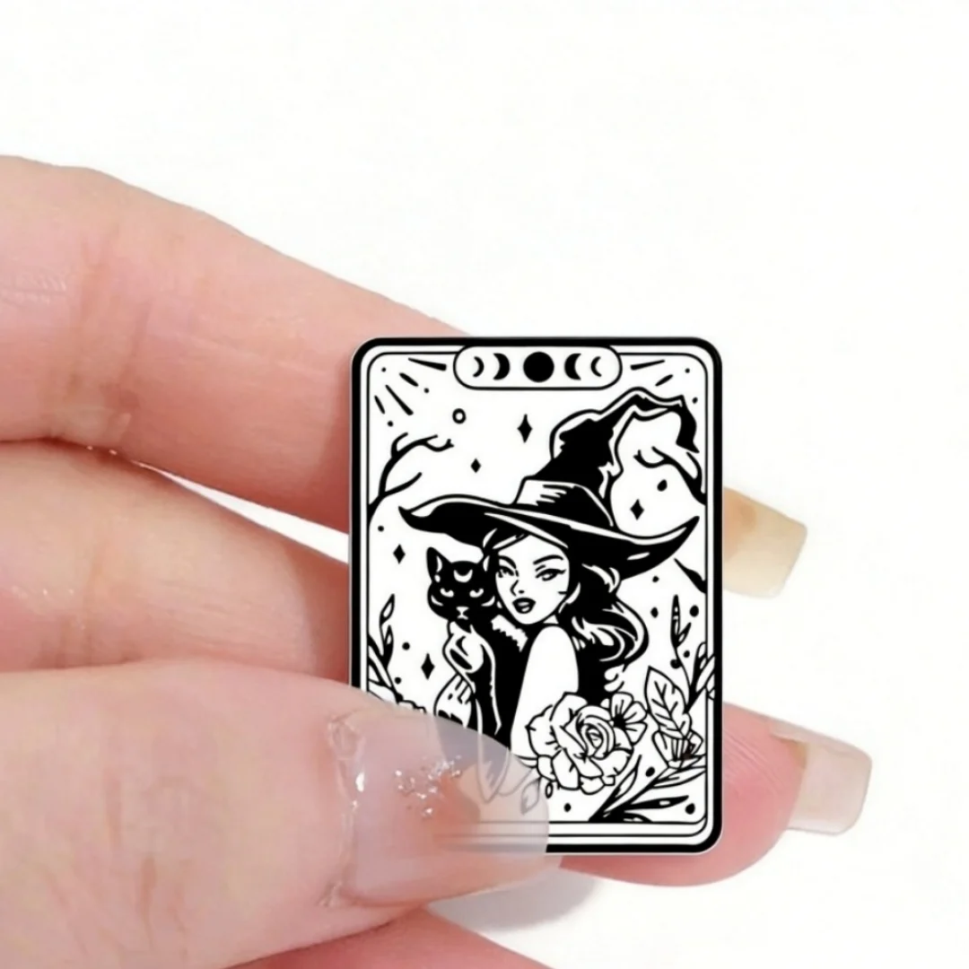 The Witch Tarot Card Enamel Brooch Black White Witch with Cat Lapel Pin Mystic Occult Badge Backpack Clothing Jewelry Gift