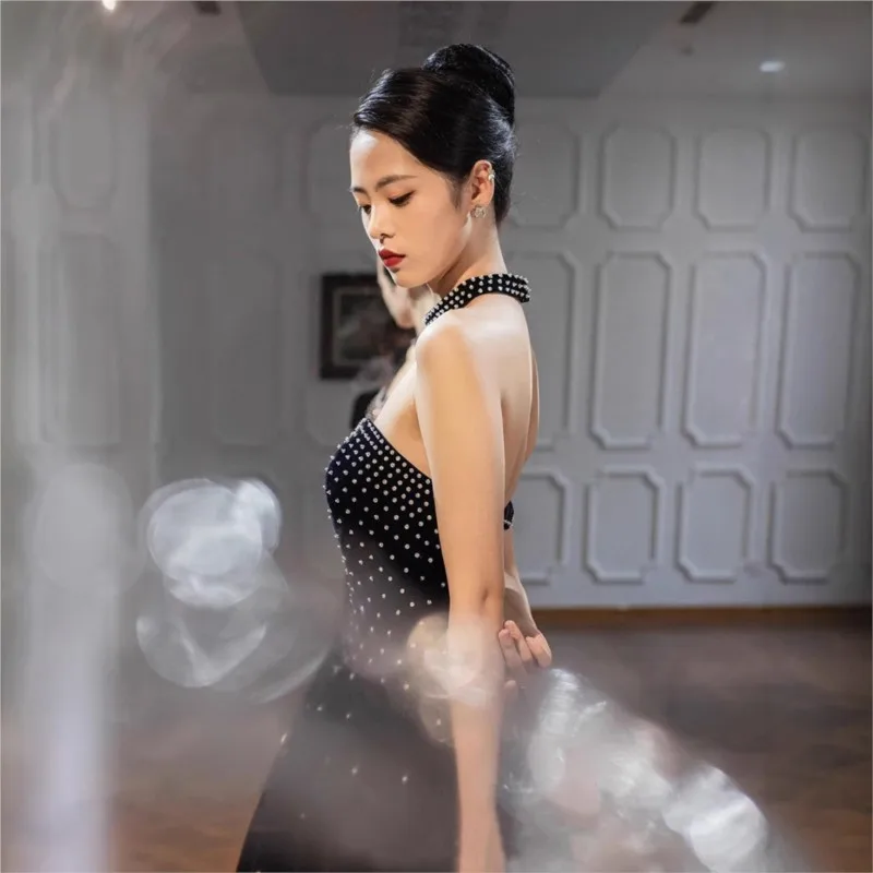 Strapless blue toasting banquet niche design dress