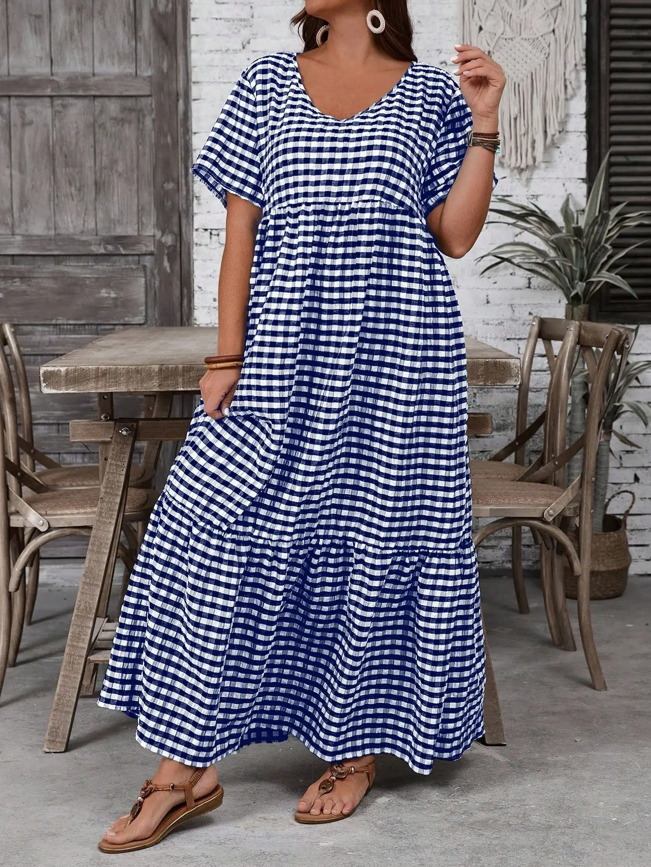 

Летнее повседневное платье больших размеров с V-образным вырезом, короткими рукавами, многоярусной юбкой и оборками, в клетку (гингем)